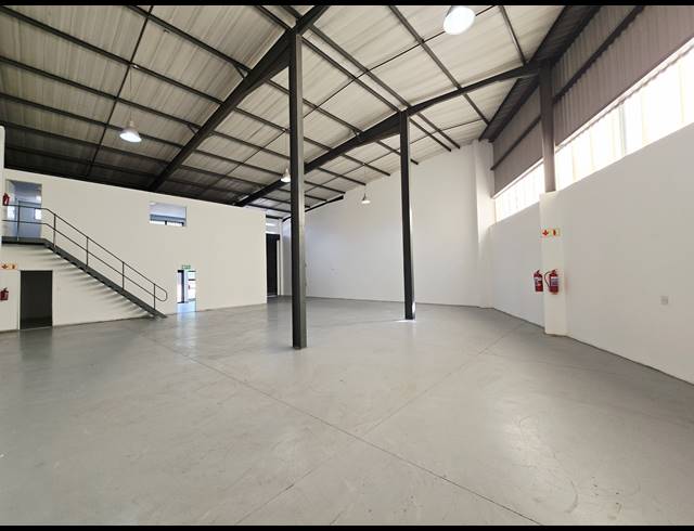 363M² WAREHOUSE TO LET IN OLIVEDALE